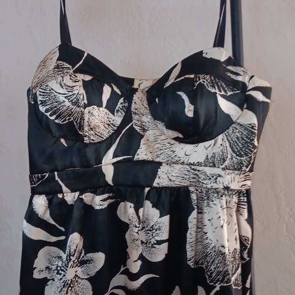 Black and White Floral Satin Dress - Size M - Picture 2 of 6